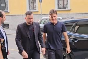 记者：体检结束后贾沙里将前往办公室完成签约，他将身穿30号球衣