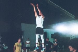 库里晒花絮！库里回顾球鞋广告拍摄现场 顺带为球鞋打Call