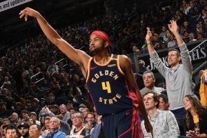 开发技能包？穆迪：我现在能全程用左手打4V4 而且能干拔和投三分