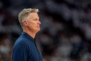 科尔：对上一场高大首发的效果还不清晰 因为我一直想着比赛失误