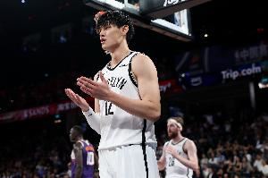 媒体人：首场小曾打得不好第二场不给考察的机会是事实但难以接受