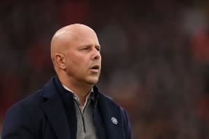 斯洛特：伊萨克和埃基蒂克能一起上场，但这意味着中场需要重组