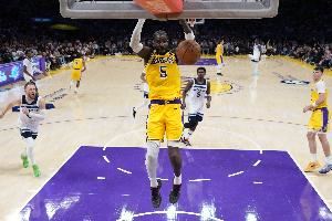 里夫斯：艾顿今晚的表现如同猛兽一般 而这正是我们每晚所需要的