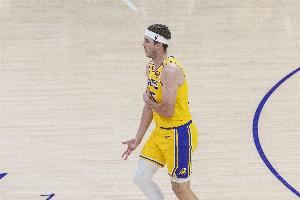 哥们有性价比吗？里夫斯单场爆砍51分 本赛季年薪为1393万美元