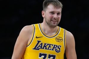 东契奇：通常我与里夫斯都有好表现但今天不是 好在全队都站出来