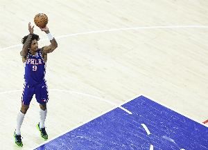 急先锋！乌布雷11中7得到18分3板2助2断2帽 三分4中2