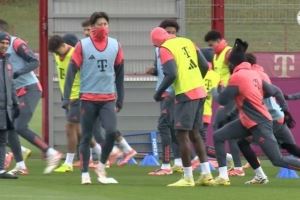 记者：乌尔比希可能首发，戴维斯、伊藤洋辉、迪亚斯均已参与合练